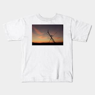 Kansas colorful Sunset with an Irrigation System Silhouette with cloud's. Kids T-Shirt